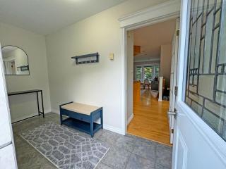 Bright Modern Home in Downtown St Johns - 8