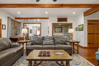 Harvest Haus - 1