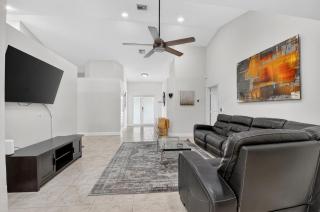 Family-Friendly Boca Gem! 4BR 3BA with Pool & Sauna - 4