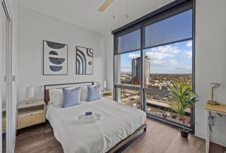 Boulevard Stays Modern Highrise STU Sky Pool Parking Gym 02 - Phoenix - 0