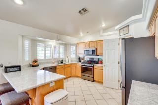 Kingman Family Home Yard, Grill and Room to Relax! - 4