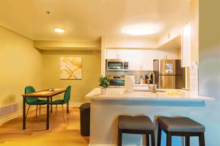 Boulevard Stays Cozy Suite Access to Pool Gym & Parking - Arlington - 6