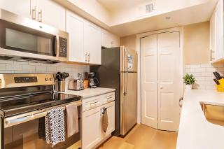 Boulevard Stays Cozy Suite Access to Pool Gym & Parking - Arlington - 4