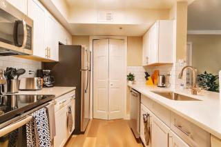 Boulevard Stays Cozy Suite Access to Pool Gym & Parking - Arlington - 3