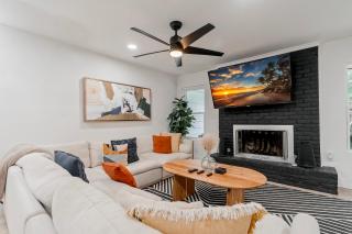 Hot Tub, Firepit & Giant Chess at Austin Hideaway - Austin - 7