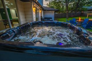 Hot Tub, Firepit & Giant Chess at Austin Hideaway - Austin - 2