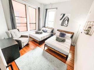 Gaslamp 2BdRm - w Parking & 4 Beds #404 - 0