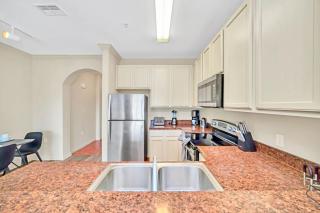 3BR Condo - Near Disney Balcony Pool Hot tub - Orlando - 3