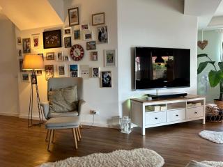 Wohlfühloase mit Pool, Kamin & großer Terrasse - 3