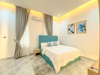 Sleek & Stylish 2 Bedroom Terrace in Lekki - 4