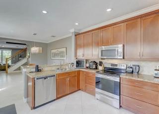 Family house with Heated Pool, Walk to Dining - 1