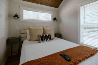 Modern Cabin - Gated Community - Woodland Views - Maple Cabin - 5