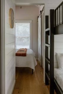 Modern Cabin - Gated Community - Woodland Views - Maple Cabin - 4