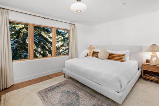 Crestwood 1114 Premier 3 Bedroom plus Loft - 1