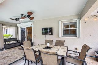 Shop, Dine and Unwind Poolside Cape Coral Retreat! - Cape Coral - 9