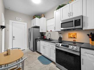 6 min from River center mall and hospital - 4
