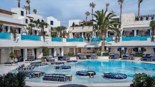 Palms Place Hotel Mountain View with Open Balcony - 3