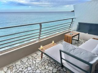 Casa Sud Menton Appartement front de mer, rénové et moderne, cuisine équipée, climatisé, wifi et Netflix - 7