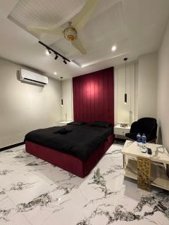 Cozy One-Bed Studio Retreat - 9