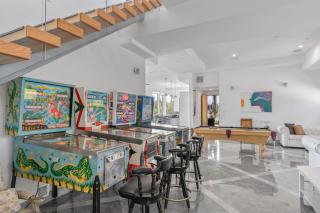 Luxe LA Escape w Pool Views Game Room Winnetka Avenue by AvantStay - 8