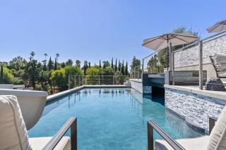 Luxe LA Escape w Pool Views Game Room Winnetka Avenue by AvantStay - 9