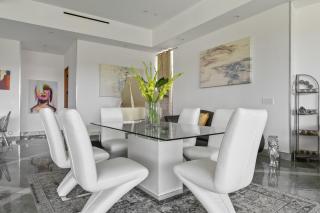 Luxe LA Escape w Pool Views Game Room Winnetka Avenue by AvantStay - Los Angeles - 2
