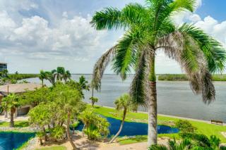 Less Than 1 Mi to Fort Myers Beach Bayfront Condo with Pool - Fort Myers Beach - 8