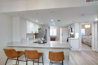 Less Than 1 Mi to Fort Myers Beach Bayfront Condo with Pool - Fort Myers Beach - 2