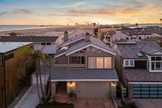 Oceanfront Home Walk to Balboa Pier Scenic Views Balboa Peninsula Point by AvantStay - Newport Beach - 0