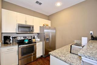 Fantastic Townhouse in Lux community sleeps 8, 10' to Disney!! - 1