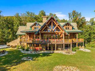Luxe Bear Lodge - 0