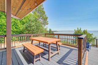 Mtn-View Camano Island Retreat Overlooking Beach - 4