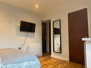 Modern Comfortable Studio for 1-2 people - Luton - 1