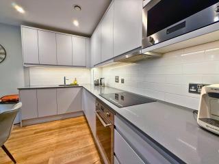 1600ft 2Bed 3Bath near Battersea Power Station, Private Gated & AC, 1000MB Fast Internet speed - 9