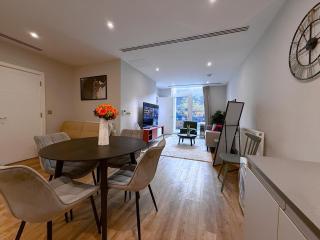 1600ft 2Bed 3Bath near Battersea Power Station, Private Gated & AC, 1000MB Fast Internet speed - 8