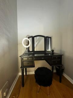 Cozy Corner in Miracle Mile - 1
