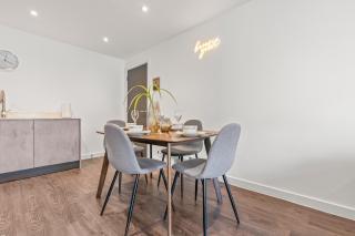 York - Balcony - Central - Sleeps 6 - 6