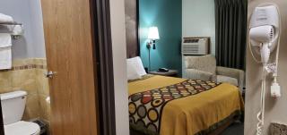 River Hill Inn & Suites - Hudson - 4