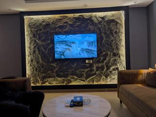 Artistic 2-Bed Apartment by Alvis Suite - Goldcrest Mall and Residency - 3