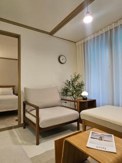 New Open #Room3 #최대 8인숙소 #호텔침구 #망원시장1분 #홍대15분 #반려견가능 - Seul - 4