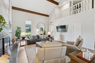 Lakeview Lounge Group-friendly Near Hefner #lw - 1