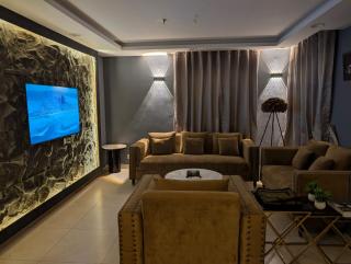 PREMIUM TWO BED APARTMENT IN GOLDCREST MALL AND RESIDENCY By ALVIS SUITE - Lahore - 6