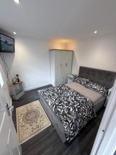 Stylish modern Guest house - Bedford - 8