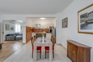 Beachfront apartment Drazen with patio & parking - 4