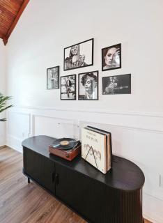 Austin Music Retreat - 5-Bedroom home with Pool and Game Room - Pflugerville - 7