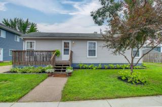 Home Near Kinnick, UI Health and Amish Country - Kalona - 0