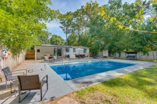 Game, Swim and Explore Family Home in Pensacola - 0