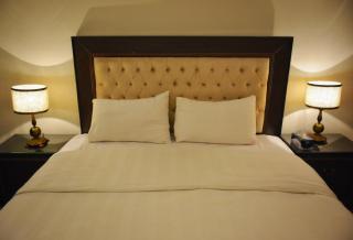 2-BED CLASSIC APARTMENT IN GOLDCREST MALL AND RESIDENCY By ALVIS SUITE - Lahore - 5