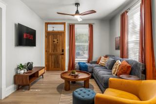 Chic and Cozy Stay in Pueblo - 0