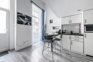 Zichy Courtyard Loft A Cozy Stay with AC - 1